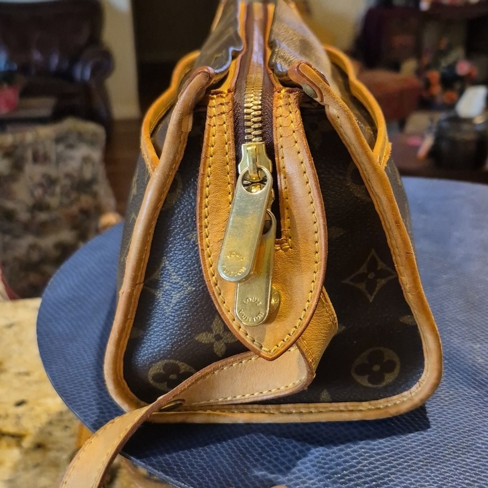 LouisVuittonPopincourt 22" Adj. CrossbodyStrap,(retired.(#1710).L12"×H.5.5"×W.5" - Picture 5 of 16